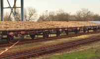 Eisenbahnwaggon mit Holzkonstruktion